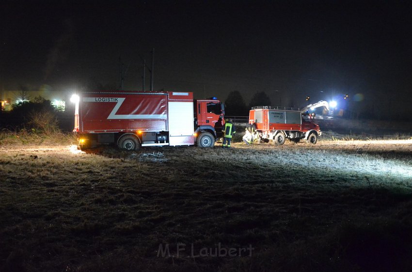 Einsatz BF Koeln Kfz geborgen Porz Josef Lindner Weg P32.JPG